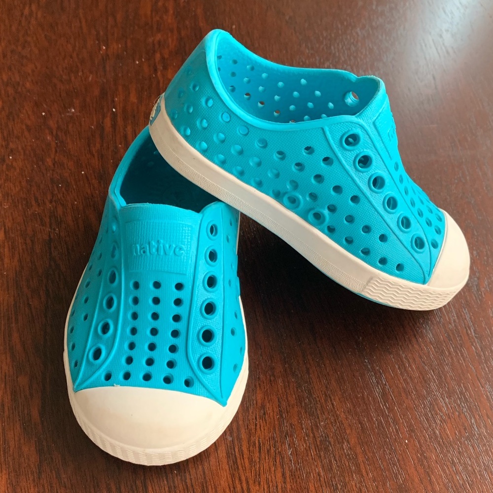 Native Jefferson Shoes - 4C (runs a bit small IMO)